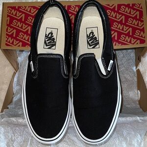 NEW-Vans Black Classic Slip-On Shoes, Men’s Size 8.5/Women’s Size 10